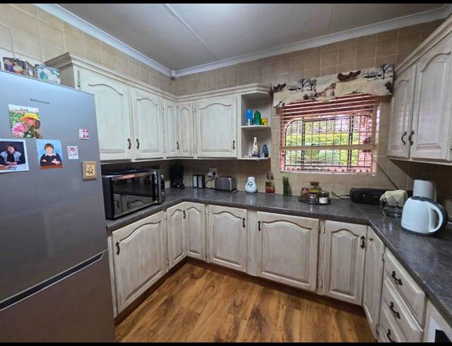 3 BEDROOM TOWNHOUSE FOR SALE IN GLEN MARAIS